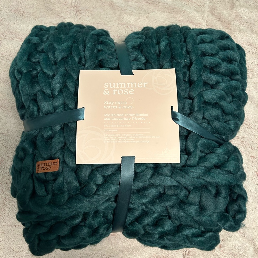Summer & Rose Mia Knitted Throw Blanket